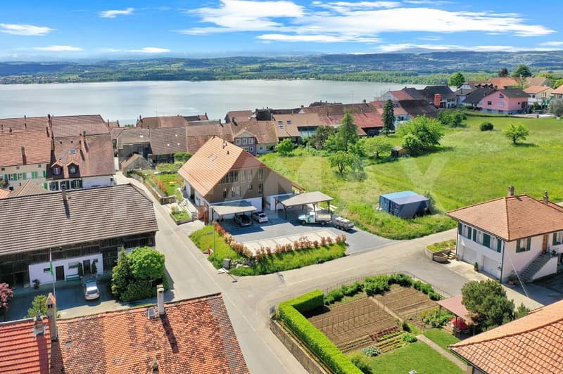 Accès privatif par ascenseur; Dernier étage; 4.5p 135 m²; Jardin 103 m² à Vallamand (7)