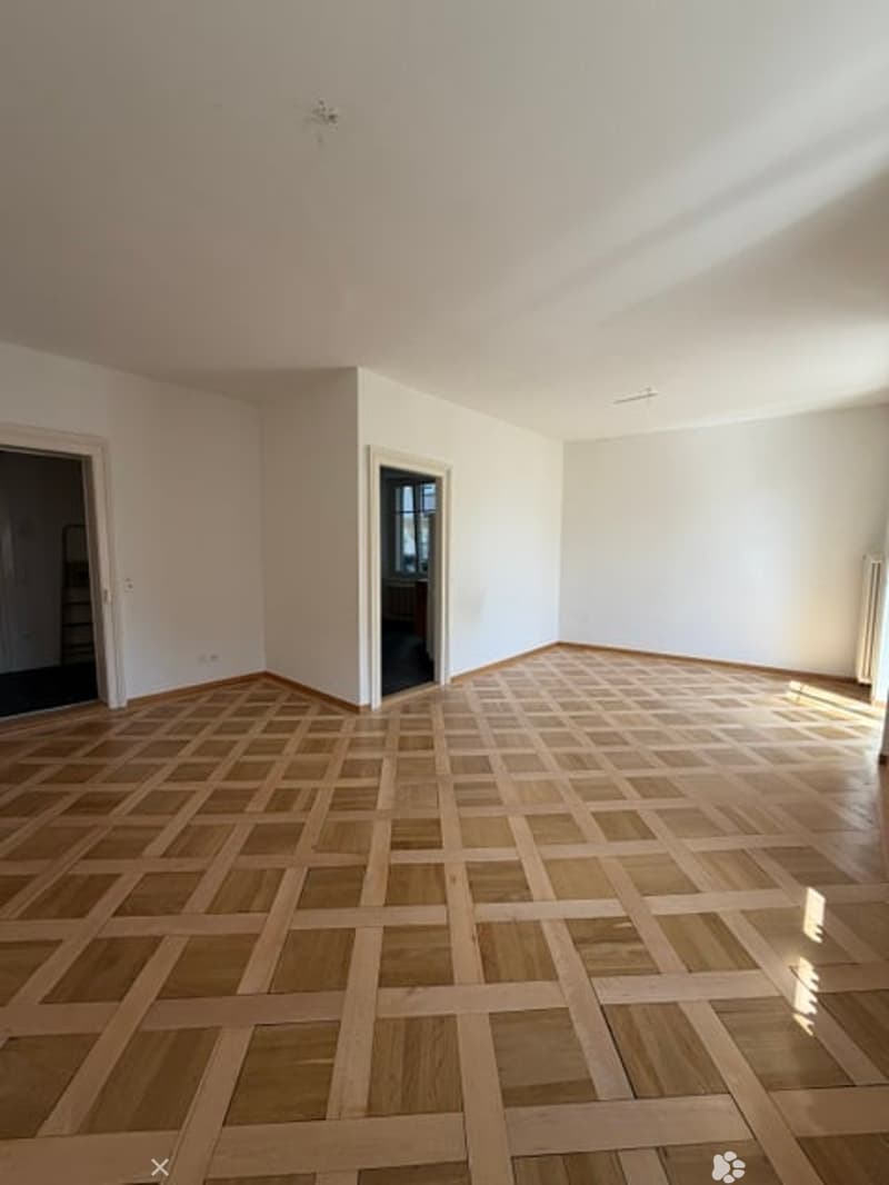 Wohnung mit 4.5 Zimmern und Balkon in Biel (2)