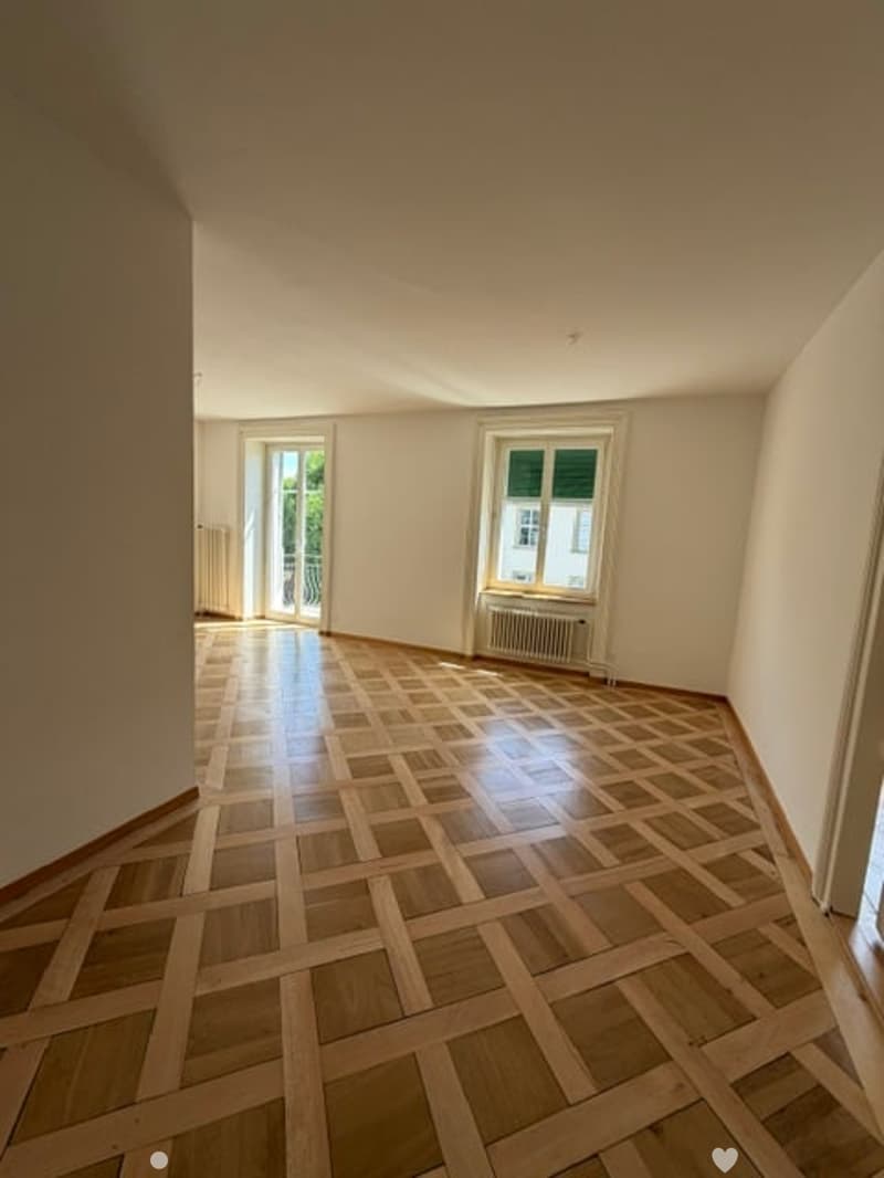 Wohnung mit 4.5 Zimmern und Balkon in Biel (1)