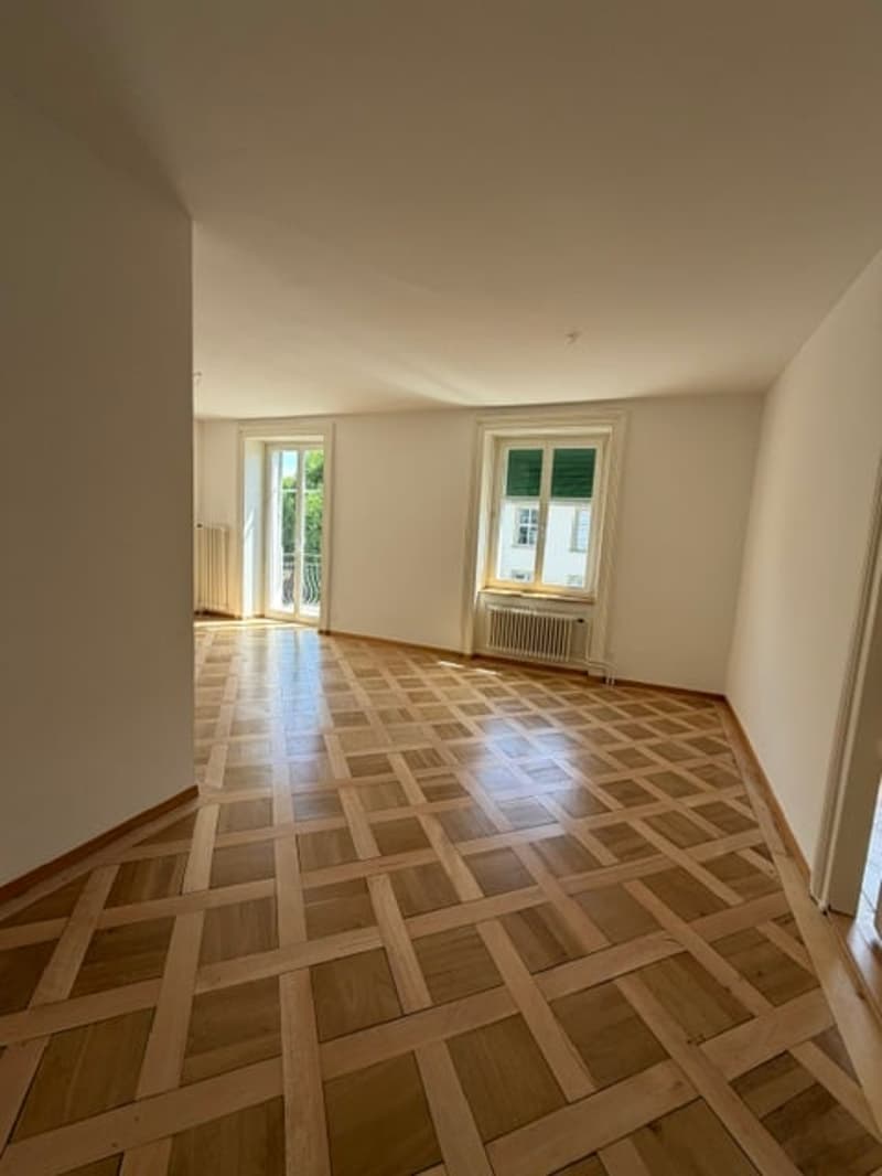 Appartamento di 4.5 locali con balcone a Biel (1)