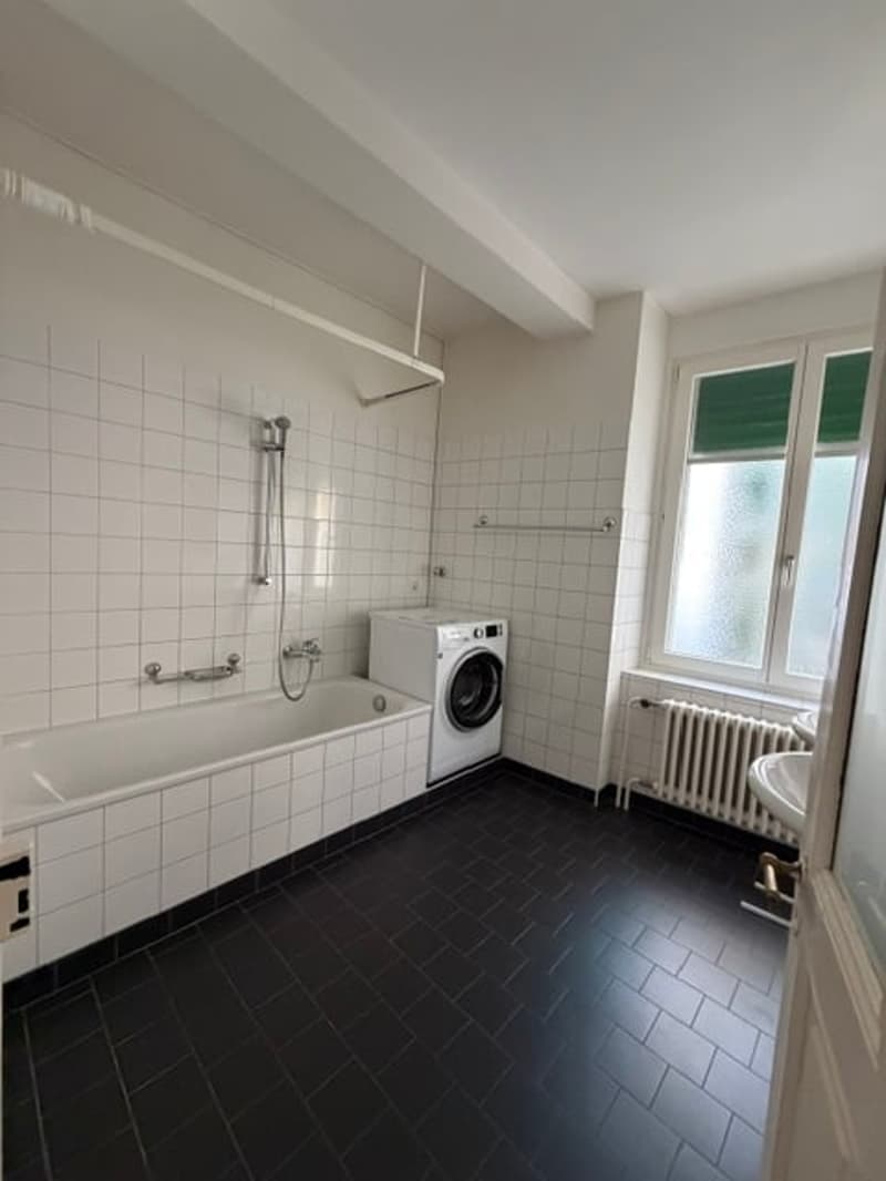 Appartamento di 4.5 locali con balcone a Biel (13)