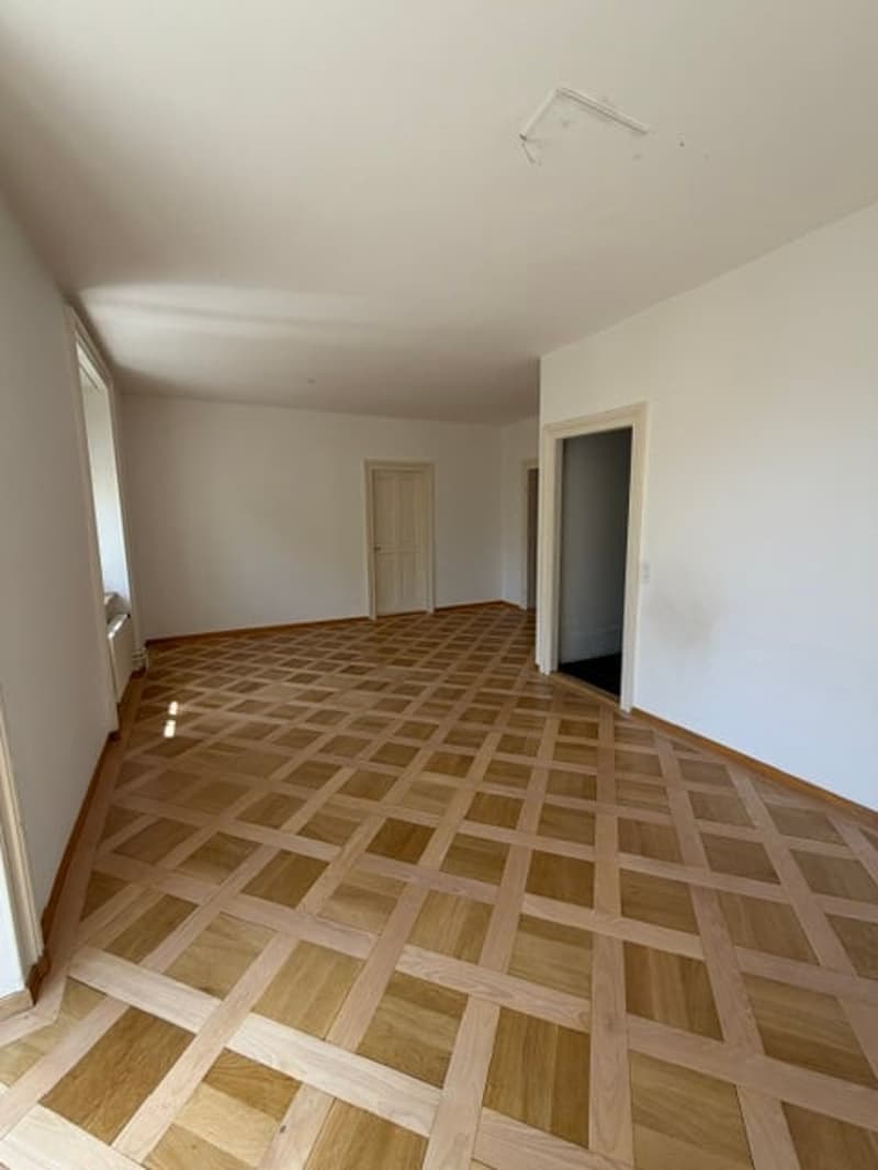 Appartamento di 4.5 locali con balcone a Biel (3)