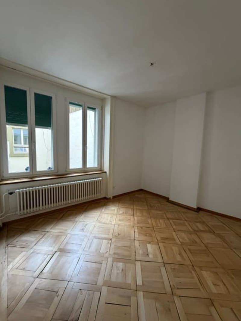 Appartamento di 4.5 locali con balcone a Biel (9)