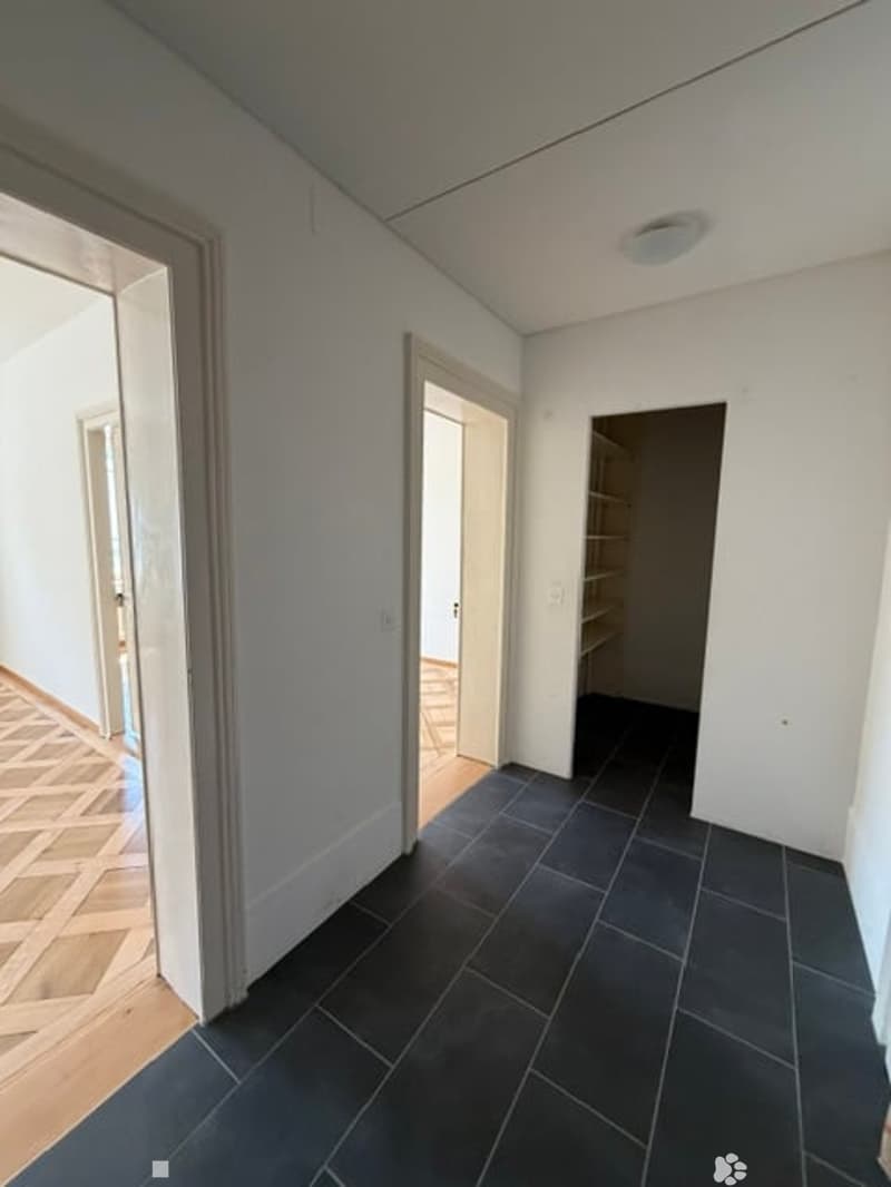 Wohnung mit 4.5 Zimmern und Balkon in Biel (6)