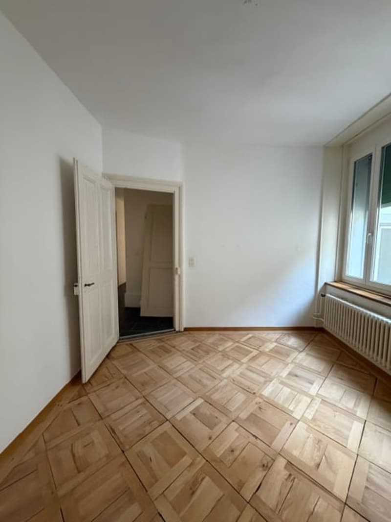 Appartamento di 4.5 locali con balcone a Biel (10)