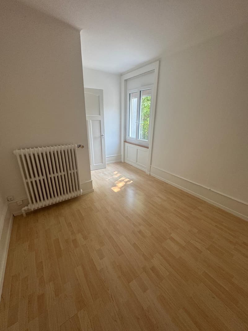 Four-room apartment on the raised ground floor in Péry-La Heutte (9)