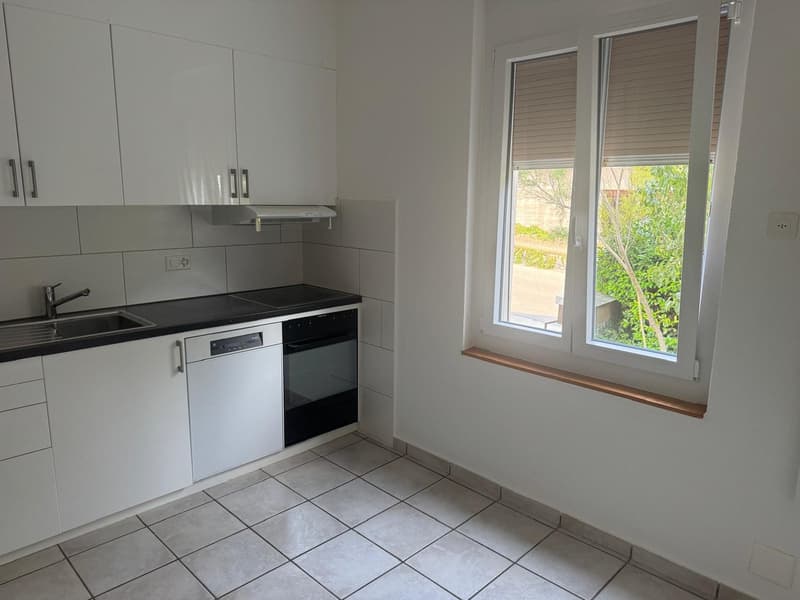Four-room apartment on the raised ground floor in Péry-La Heutte (4)