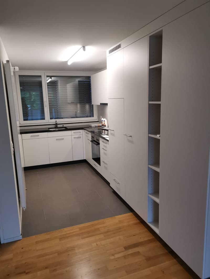 Charmante 1.5-Zimmer-Dachwohnung mit Balkon in Burgdorf (4)