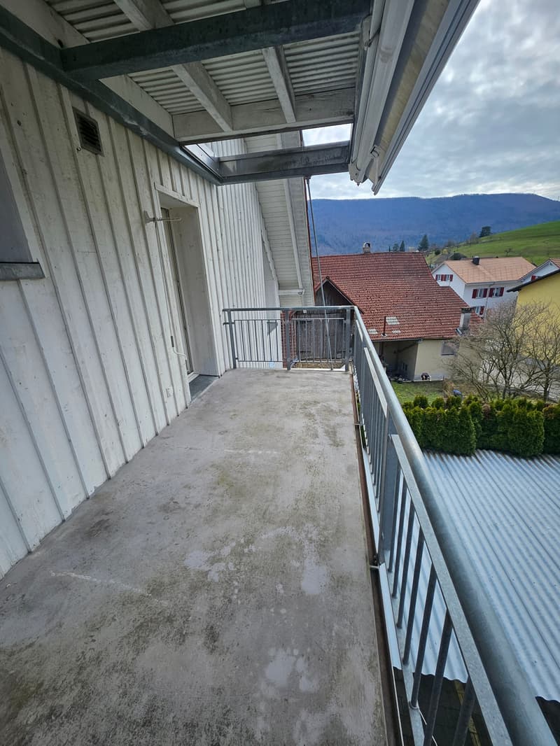 Charmant appartement de 4 pièces en mansarde dans un quartier calme de Laupersdorf (11)