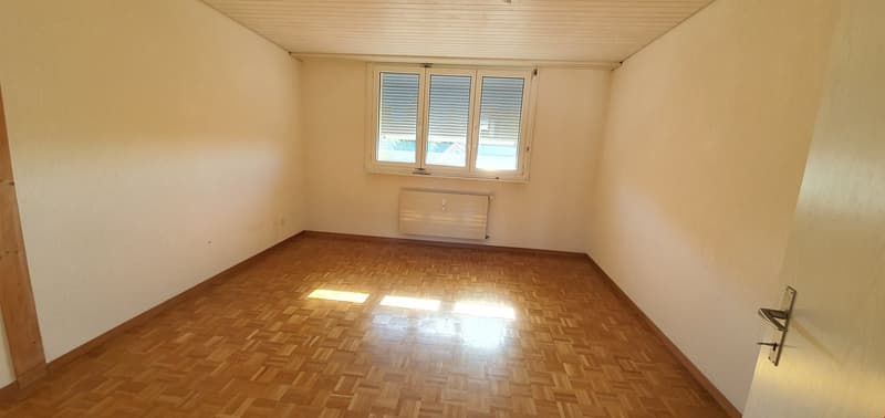 Charming 2.5-room attic apartment in Langendorf – with beautiful views! (4)