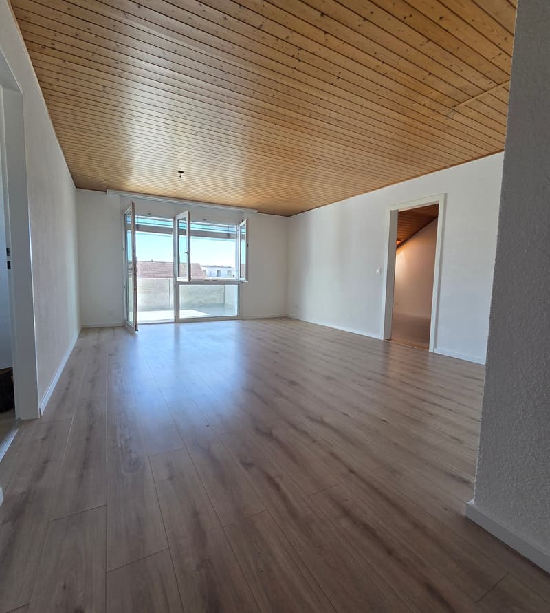 Charmante 3.5-Zimmer-Dachwohnung mit Terrasse in Oftringen (2)