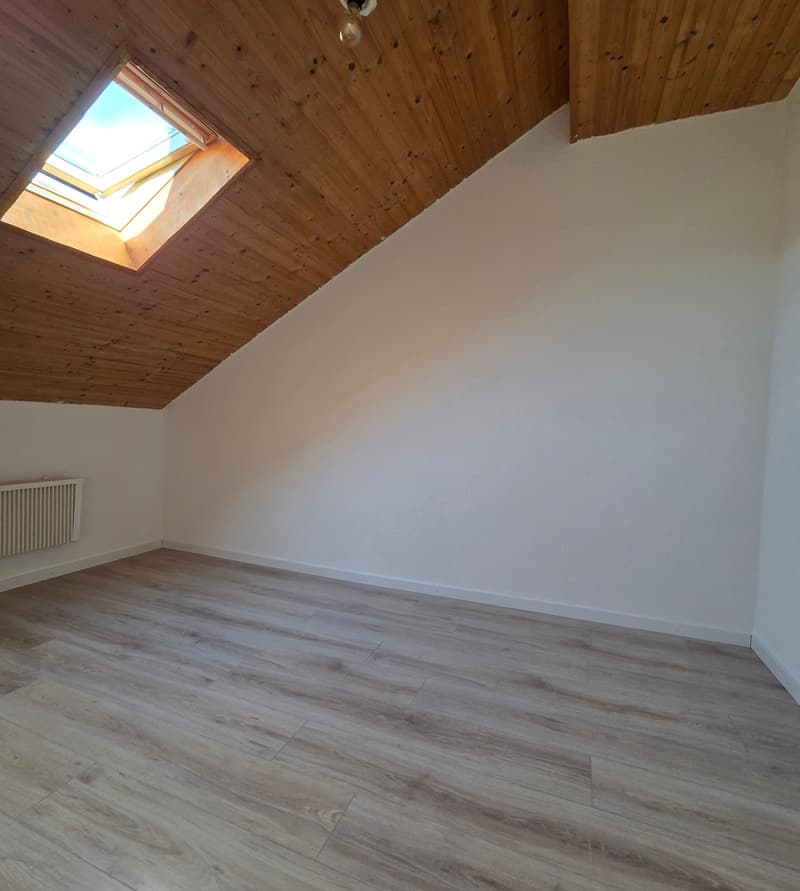 Charmante 3.5-Zimmer-Dachwohnung mit Terrasse in Oftringen (11)