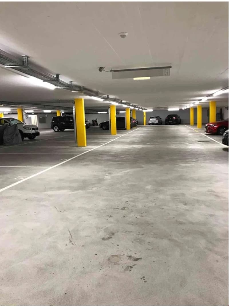 Tiefgaragen Parkplätze für Auto/Motorrad mieten in Aarburg (2)