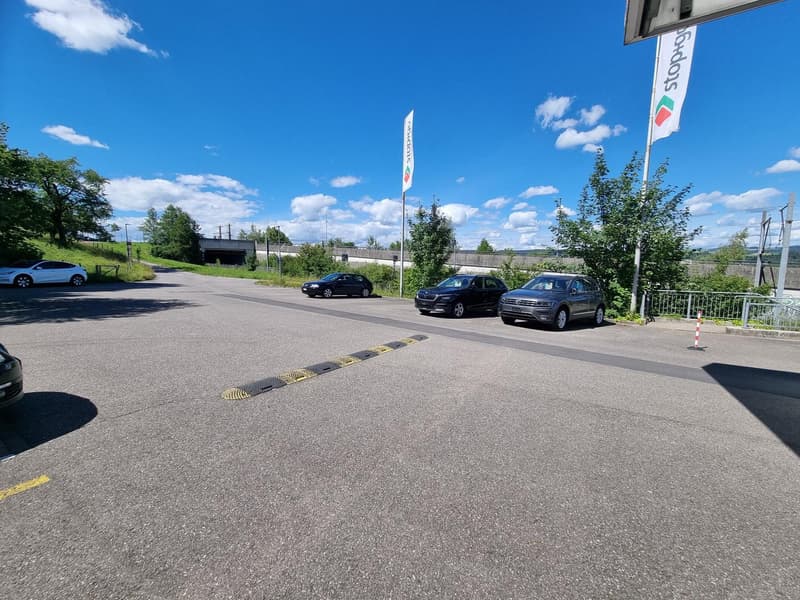 Noleggio di locali commerciali a livello del suolo con molte opzioni di parcheggio (5)