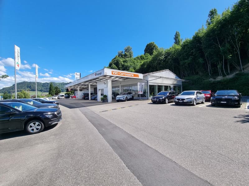 Noleggio di locali commerciali a livello del suolo con molte opzioni di parcheggio (1)