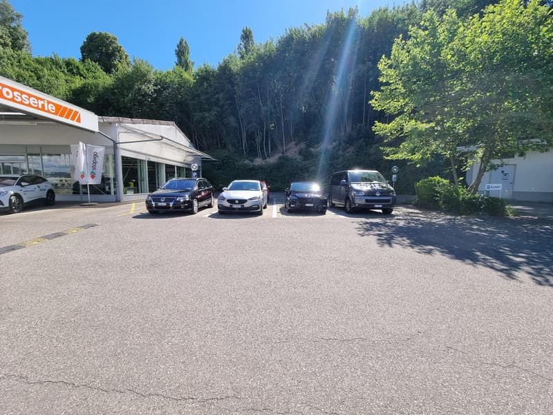 Noleggio di locali commerciali a livello del suolo con molte opzioni di parcheggio (4)
