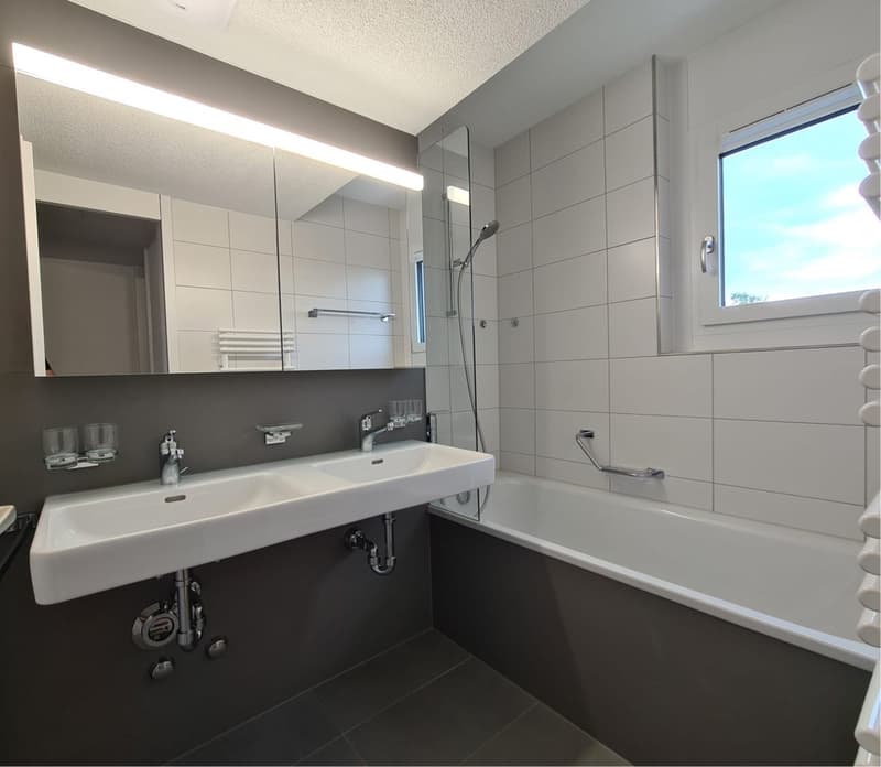 Helle, grosszügige 4.5-Zimmer-Wohnung mit Balkon in Muri b.Bern (3)