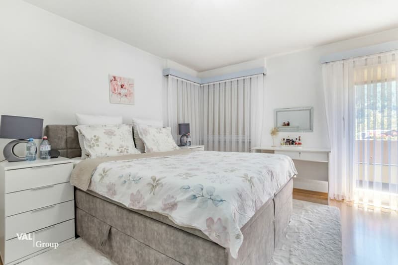 Appartement ensoleillé de 4,5 pièces avec deux garages dans un quartier calme à Steg (5)