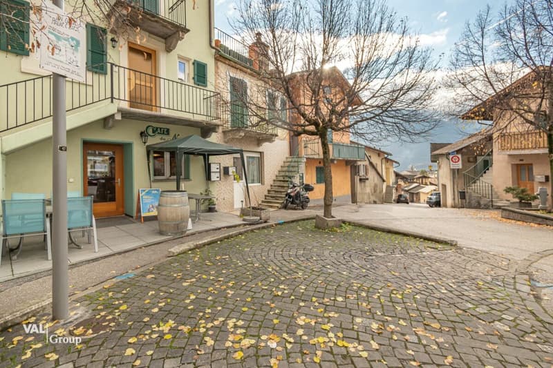 Charming and cozy café bar restaurant in Borzuat (9)