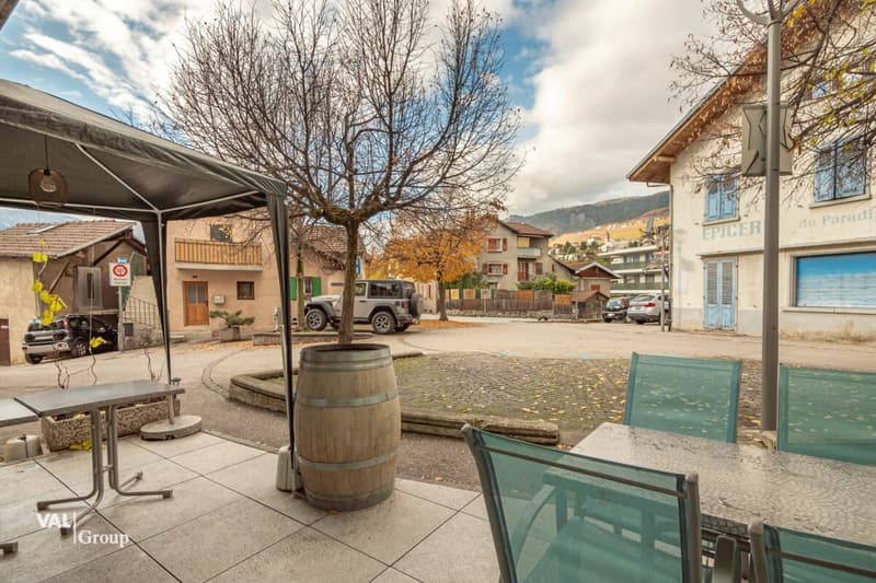 Charming and cozy café bar restaurant in Borzuat (8)
