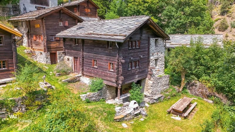 Liebhaberobjekt-Ein Stück Geschichte im Herzen der Walliser Natur (15)