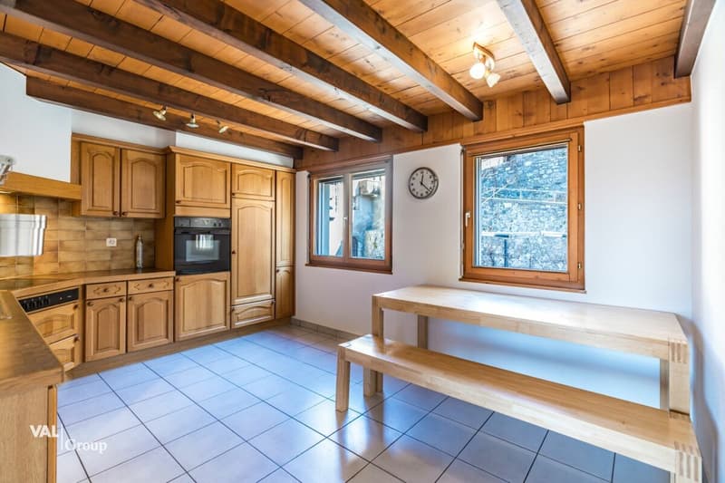Living like a knight, family maisonette with castle view (7)