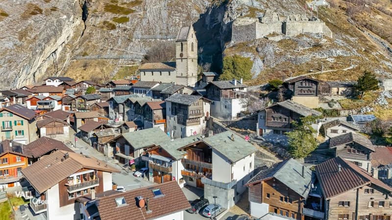 Living like a knight, family maisonette with castle view (1)