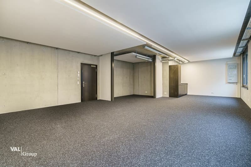 Service center in an excellent location with versatile usage possibilities (3)