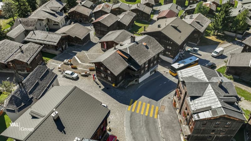 Maison multifamiliale nostalgique en projet de rénovation avec des possibilités d'utilisation rentables (3)