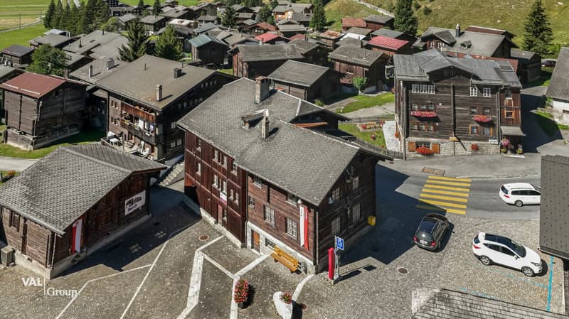 Maison multifamiliale nostalgique en projet de rénovation avec des possibilités d'utilisation rentables (2)