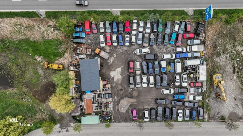 Terrain industriel dans un emplacement très fréquenté avec une excellente visibilité (3)