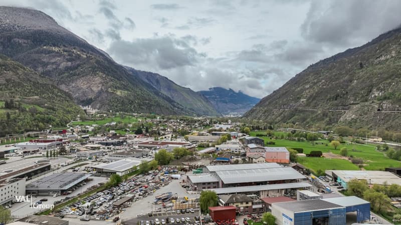 Terrain industriel dans un emplacement très fréquenté avec une excellente visibilité (4)