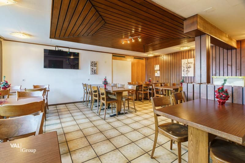Very central restaurant "Sport" and 4.5-room duplex apartment above (10)