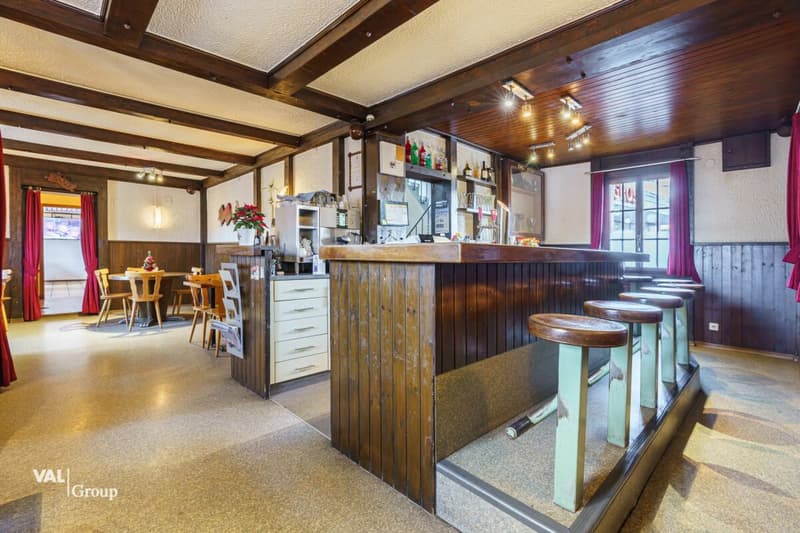 Very central restaurant "Sport" and 4.5-room duplex apartment above (12)