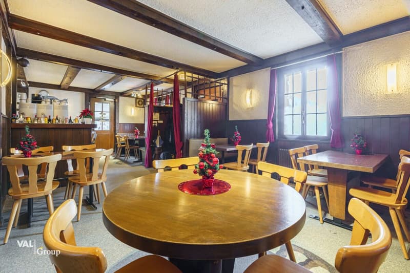 Very central restaurant "Sport" and 4.5-room duplex apartment above (8)