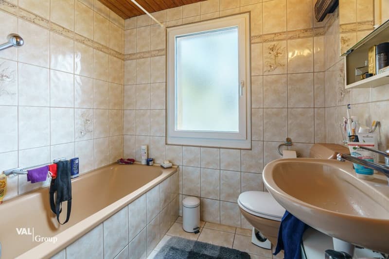 Very central restaurant "Sport" and 4.5-room duplex apartment above (6)