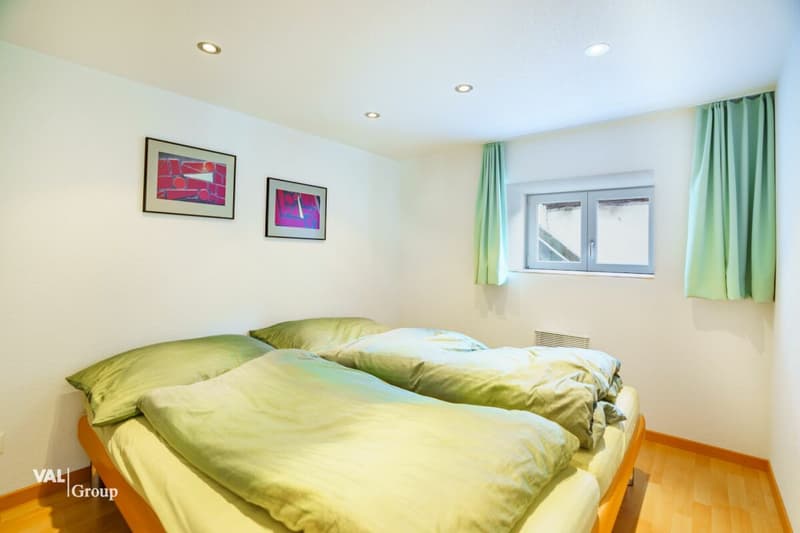 Comprehensively renovated apartment with spectacular views and historic flair (5)