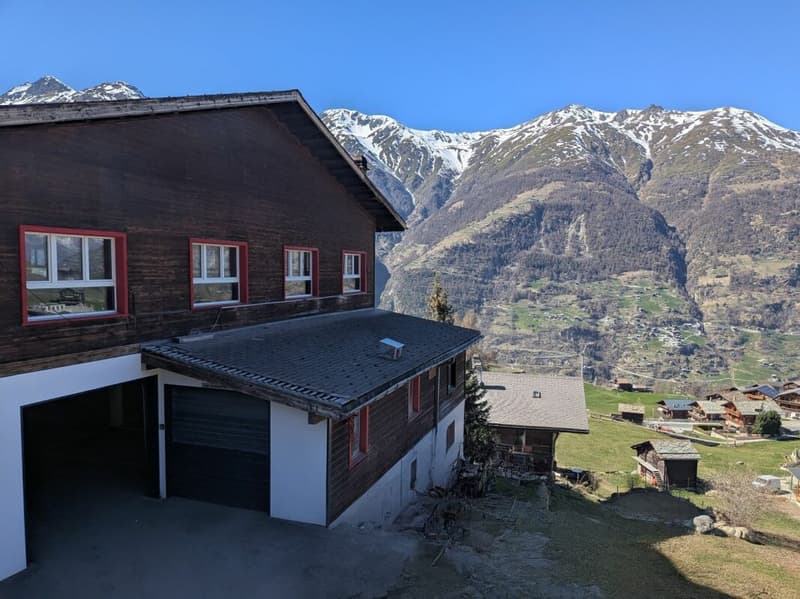 Invest, park, store - large double garage in Grächen (1)