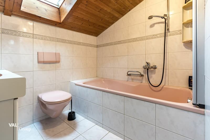 Raumwunder mit Charme - 6.5-Zimmer-Duplex im Herzen von Salgesch (11)