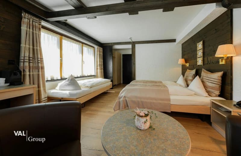 Hôtel supérieur avec projet de développement sur un terrain total de 6 000 m2 (16)