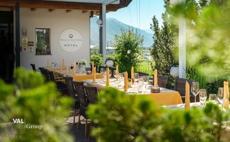 Hôtel supérieur avec projet de développement sur un terrain total de 6 000 m2 (2)