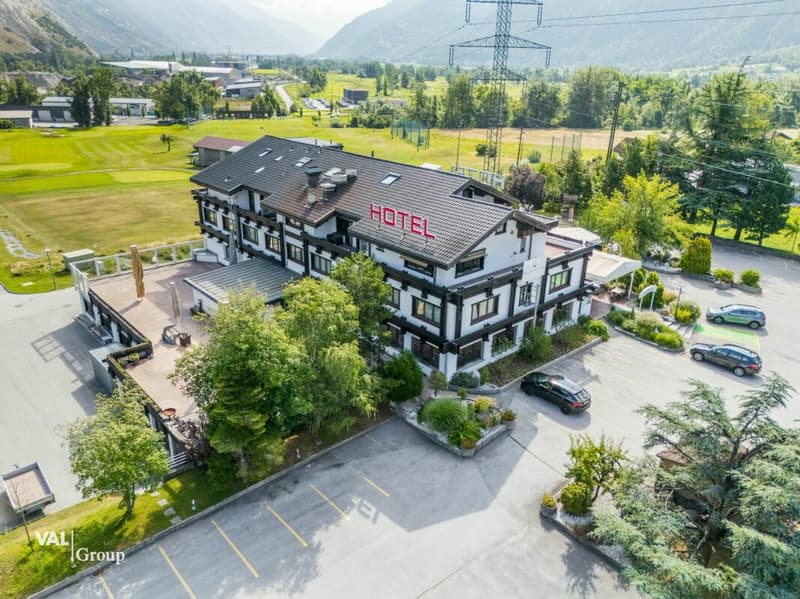 Hôtel supérieur avec projet de développement sur un terrain total de 6 000 m2 (23)