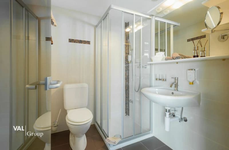 Hôtel supérieur avec projet de développement sur un terrain total de 6 000 m2 (19)