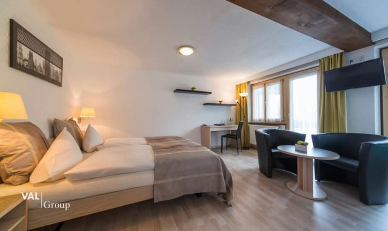 Hôtel supérieur avec projet de développement sur un terrain total de 6 000 m2 (7)