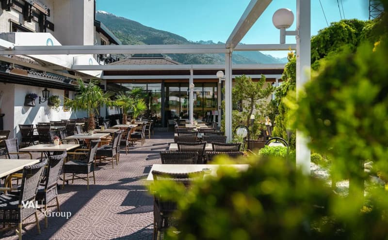 Hôtel supérieur avec projet de développement sur un terrain total de 6 000 m2 (3)