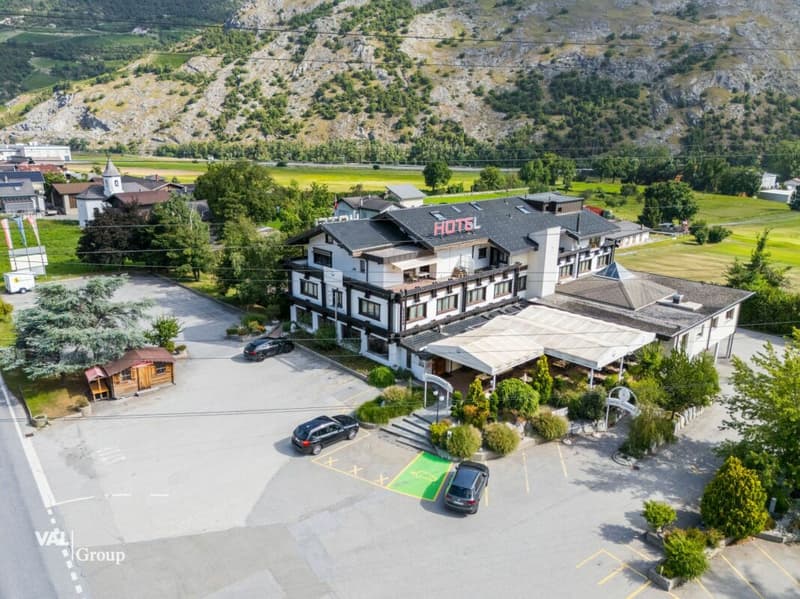 Hôtel supérieur avec projet de développement sur un terrain total de 6 000 m2 (24)