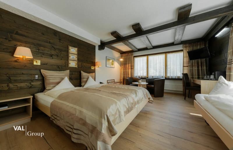 Hôtel supérieur avec projet de développement sur un terrain total de 6 000 m2 (6)