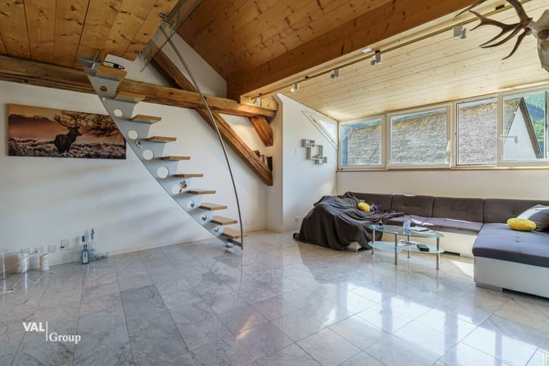 Attrayant attic avec galerie et norme de construction de haute qualité (2)