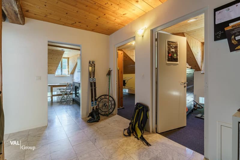 Attrayant attic avec galerie et norme de construction de haute qualité (8)