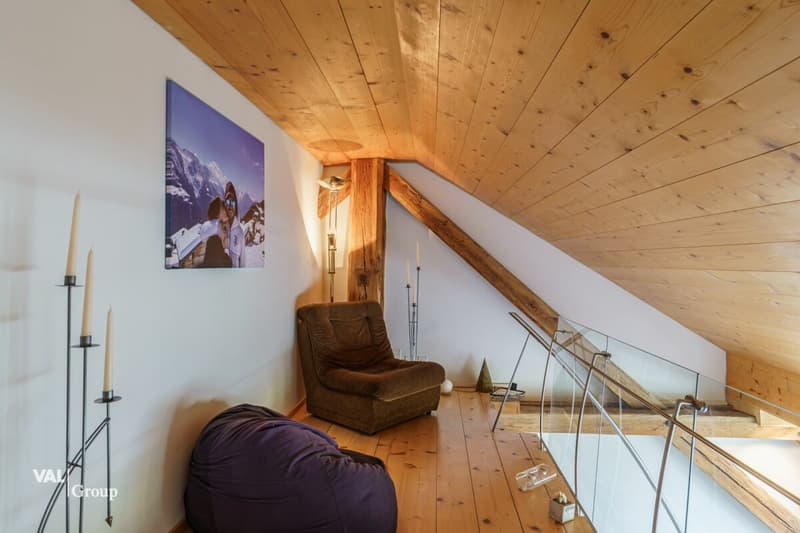 Attrayant attic avec galerie et norme de construction de haute qualité (9)